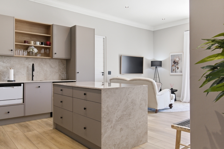 To Let 1 Bedroom Property for Rent in Sea Point Western Cape